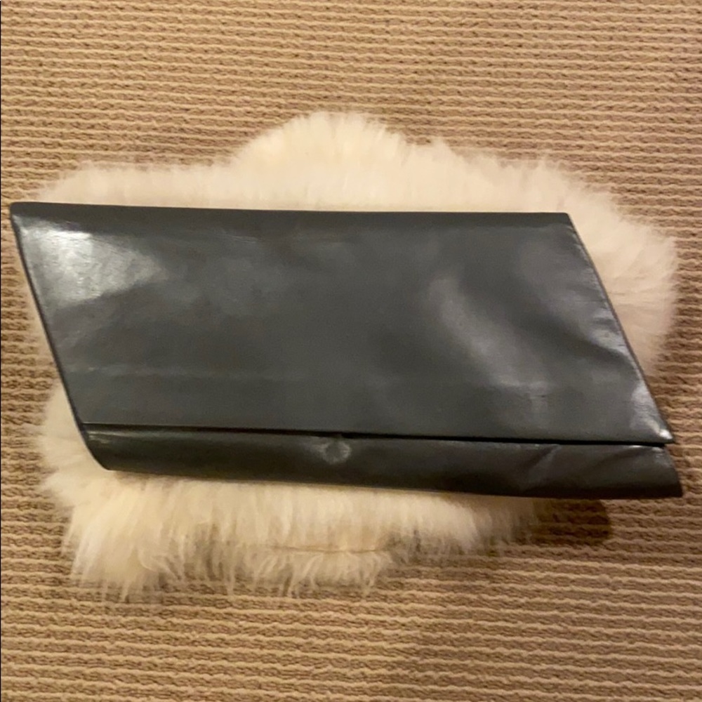 CHARLES JOURDAN VINTAGE GRAY CLUTCH VERY UNIQUE SHAPE 100% LEATHER - Picture 2 of 8